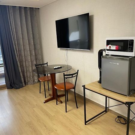 Spacious Luxury Condo W/ Kitchen Beside Hilton Clark D'Heights Ángeles Extérieur photo