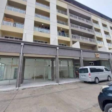 Spacious Luxury Condo W/ Kitchen Beside Hilton Clark D'Heights Ángeles Extérieur photo