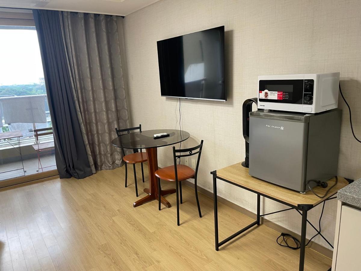 Spacious Luxury Condo W/ Kitchen Beside Hilton Clark D'Heights Ángeles Extérieur photo