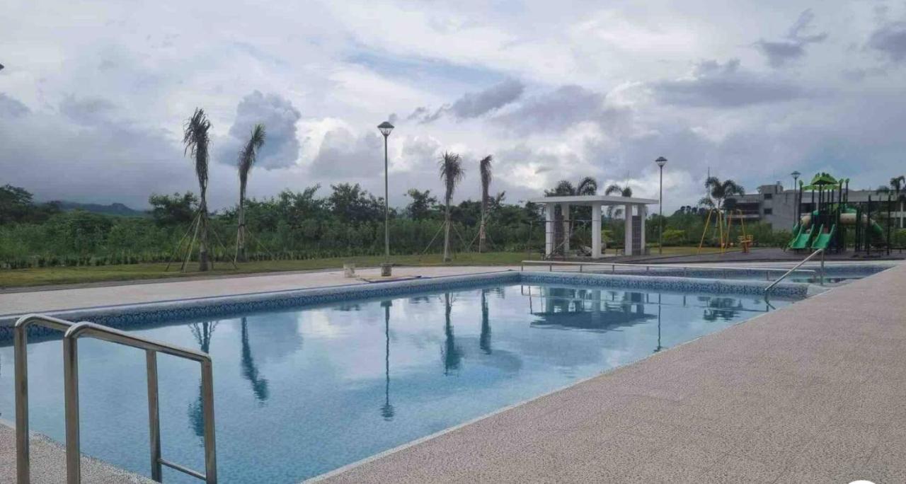 Spacious Luxury Condo W/ Kitchen Beside Hilton Clark D'Heights Ángeles Extérieur photo